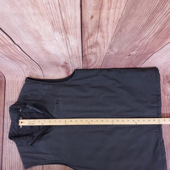 Travis Mathew Golf Vest Mens Size Medium Microplaid Full Zip Gray 1MU365 - Picture 16 of 16